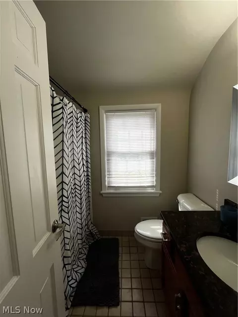 Bath - 8260 Windham Dr, Mentor, OH 44060 photo 5 of 5