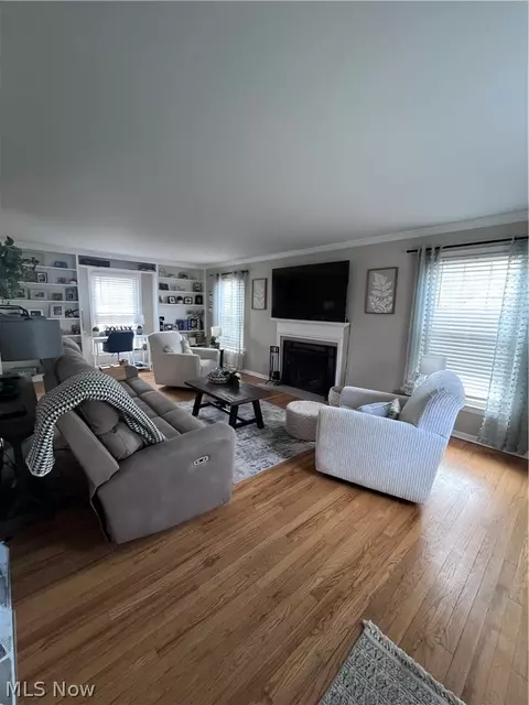 Living - 8260 Windham Dr, Mentor, OH 44060 photo 2 of 3