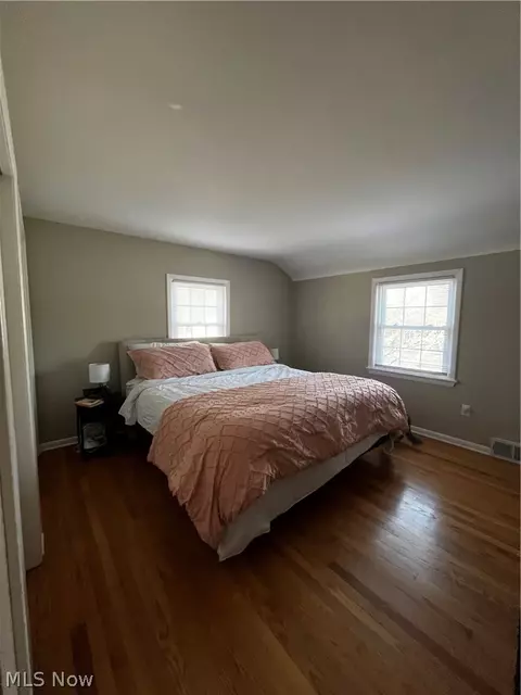 Bedroom - 8260 Windham Dr, Mentor, OH 44060 photo 2 of 3