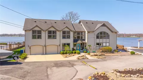 2154 River Rd NE, Lake Milton, OH 44429