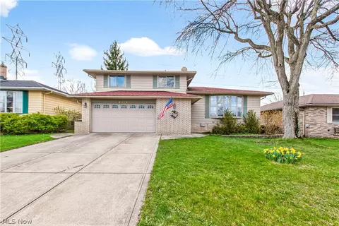 2115 Coventry Dr, Parma, OH 44134