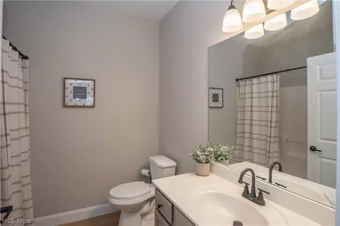 Bath - 6980 Knight Ave NW, Canton, OH 44708 photo 3 of 4