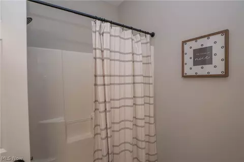 Bath - 6980 Knight Ave NW, Canton, OH 44708 photo 4 of 4