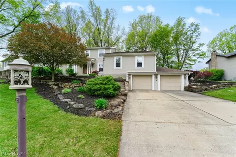 510 Stoneybrook Ln, Canfield, OH 44406