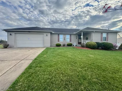 135 Meadow Ln, Parkersburg, WV 26101