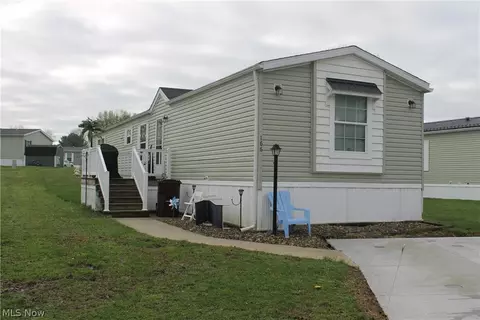 4400 Melrose Dr #166, Wooster, OH 44691
