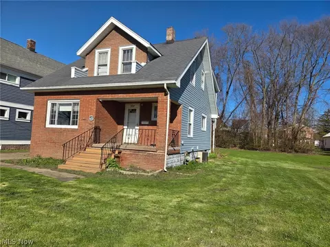 984 Sandusky St, Conneaut, OH 44030