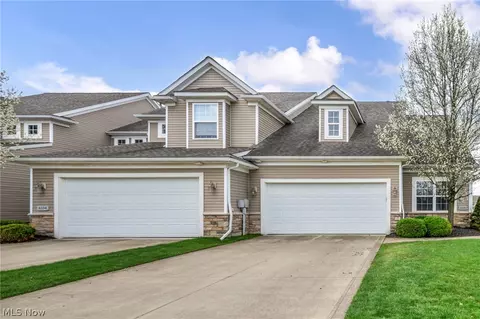 8330 Beaumont Dr, Mentor, OH 44060