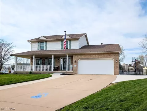 812 Joel Cir, Louisville, OH 44641