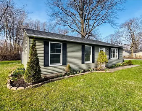 7063 Lake Rd, Madison, OH 44057