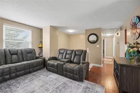 Entry Way - 3671 Windjammer Cv, Aurora, OH 44202 photo 1 of 1