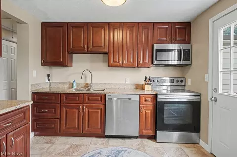Kitchen - 3671 Windjammer Cv, Aurora, OH 44202 photo 2 of 2
