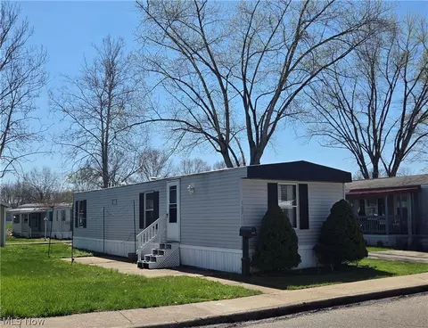 108 Gulf Stream Ln SE, New Philadelphia, OH 44663