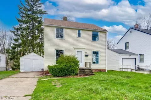 1090 Greenwood Ave, Akron, OH 44320