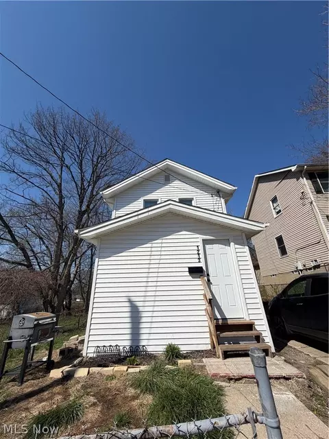 1213 Smithfarm Ave, Akron, OH 44305