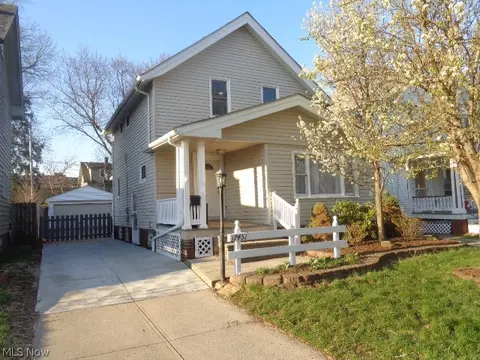 17451 Woodford Ave, Lakewood, OH 44107