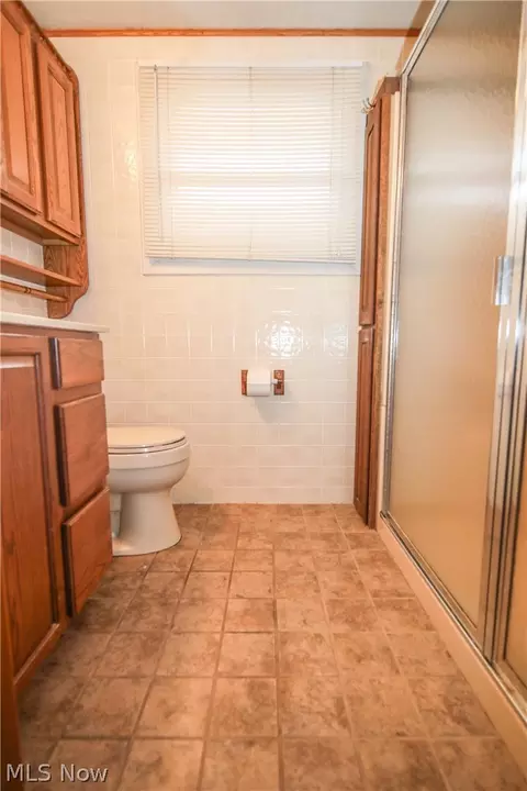 Bath - 112 Cole St, Barnesville, OH 43713 photo 1 of 3