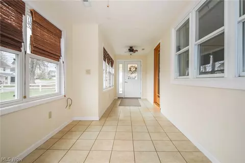 Entry Way - 112 Cole St, Barnesville, OH 43713 photo 2 of 3