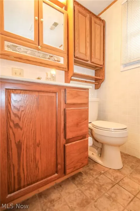 Bath - 112 Cole St, Barnesville, OH 43713 photo 2 of 3
