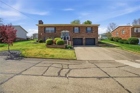 45 Oak Cir, Parkersburg, WV 26101