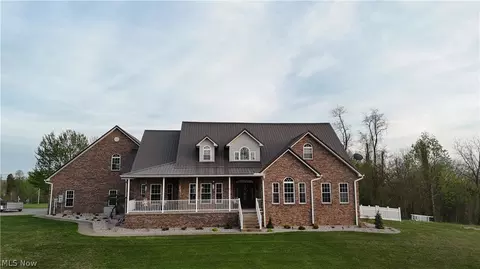 1384 Spider Ridge Rd, Parkersburg, WV 26104