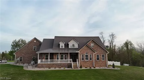 1384 Spider Ridge Rd, Parkersburg, WV 26104