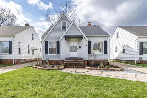 7907 Renwood Dr, Parma, OH 44129