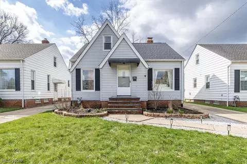 7907 Renwood Dr, Parma, OH 44129