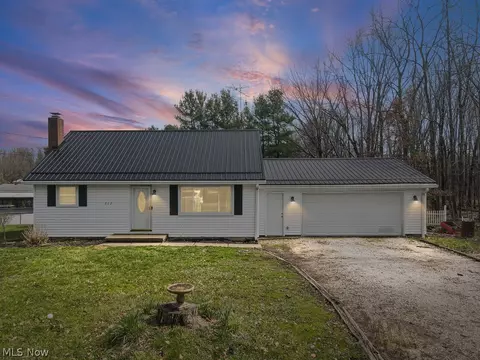 212 Case Rd, Beloit, OH 44609
