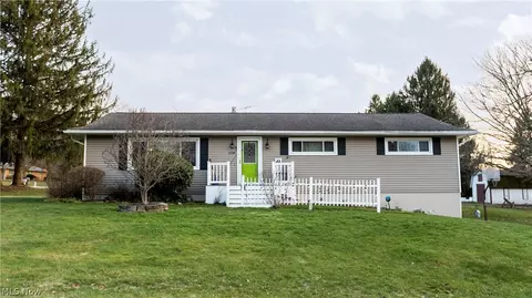 3720 Carl St NW, Lake, OH 44685