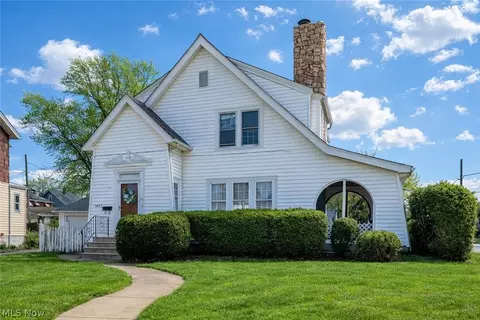 1427 S Lakeview Blvd, Lorain, OH 44052