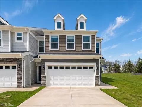 830 S Greenway Dr, Westlake, OH 44145
