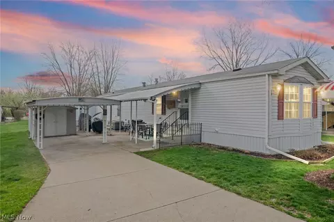 19 Brookins Dr, Olmsted Falls, OH 44138