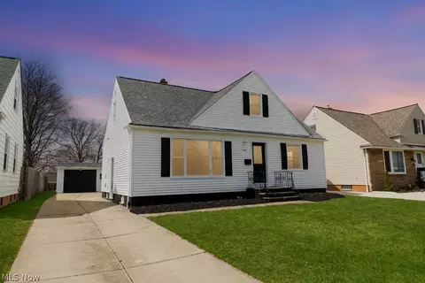 1722 Hawthorne Dr, Mayfield Heights, OH 44124