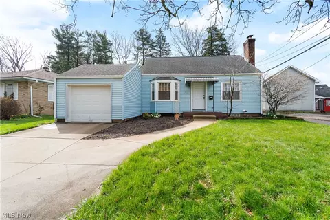 1722 39th St NW, Canton, OH 44709