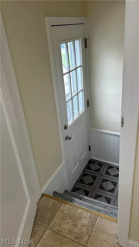 Entry Way - 233 E Main St, Girard, OH 44420 photo 11 of 12