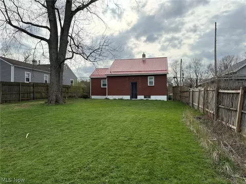 Exterior - 990 N Trimble Rd, Mansfield, OH 44906 photo 2 of 2