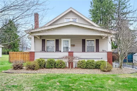 8 Nesbitt St, Poland, OH 44514