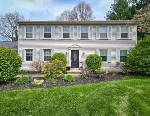 200 Briarbrook Ct NE, Howland, OH 44484