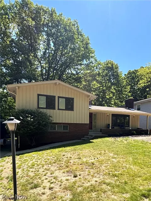887 Delaware Ave, Akron, OH 44303