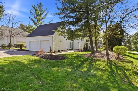 249 Tinkers Trl, Aurora, OH 44202