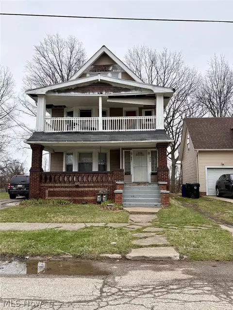 957 Parkway Rd, Cleveland, OH 44108