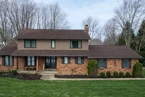 424 Locklie Dr, Highland Heights, OH 44143
