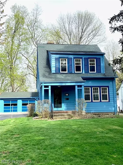 1715 Edgefield Rd, Lyndhurst, OH 44124