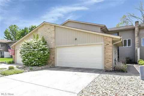16831 Orchard Grove Dr #12B, Middleburg Heights, OH 44130