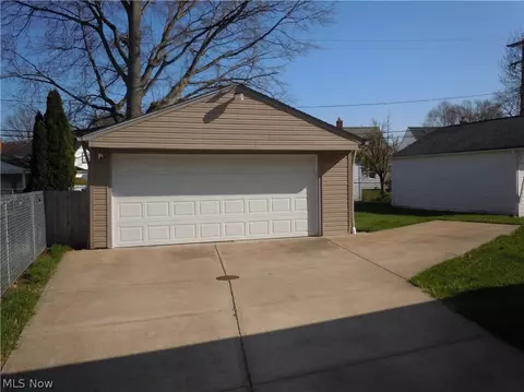 23896 Devoe Ave, Euclid, OH 44123 photo 10