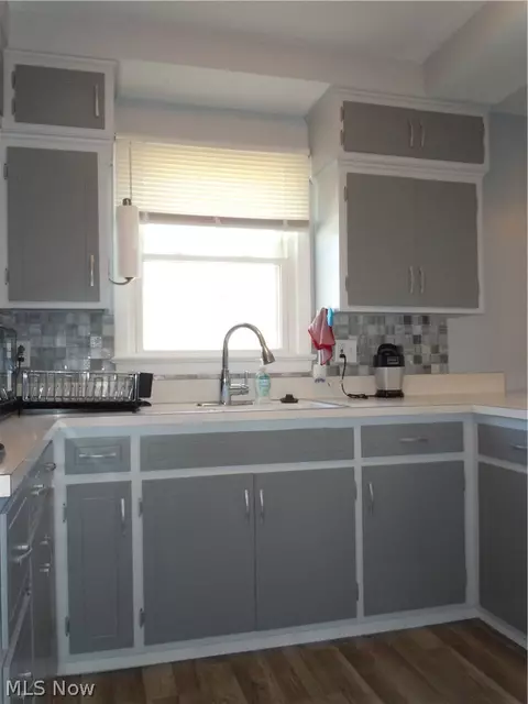 23896 Devoe Ave, Euclid, OH 44123 photo 2