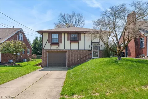 208 Bonnett St SW, North Canton, OH 44720