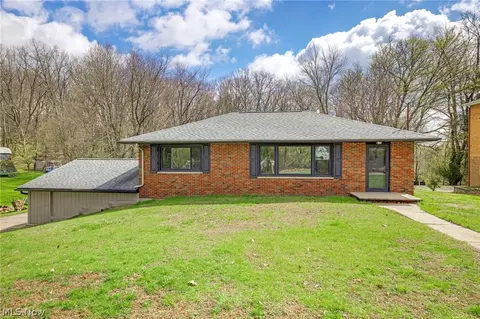 4385 Rex Lake Dr, New Franklin, OH 44319