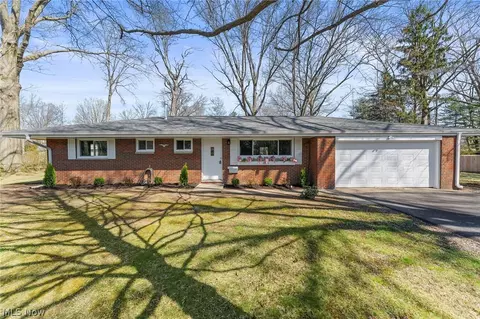 7070 Dogwood Ln, Mentor, OH 44060